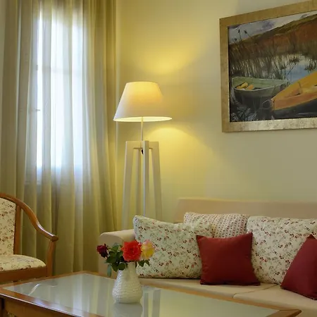 Omirikon Residences Апартаменты *